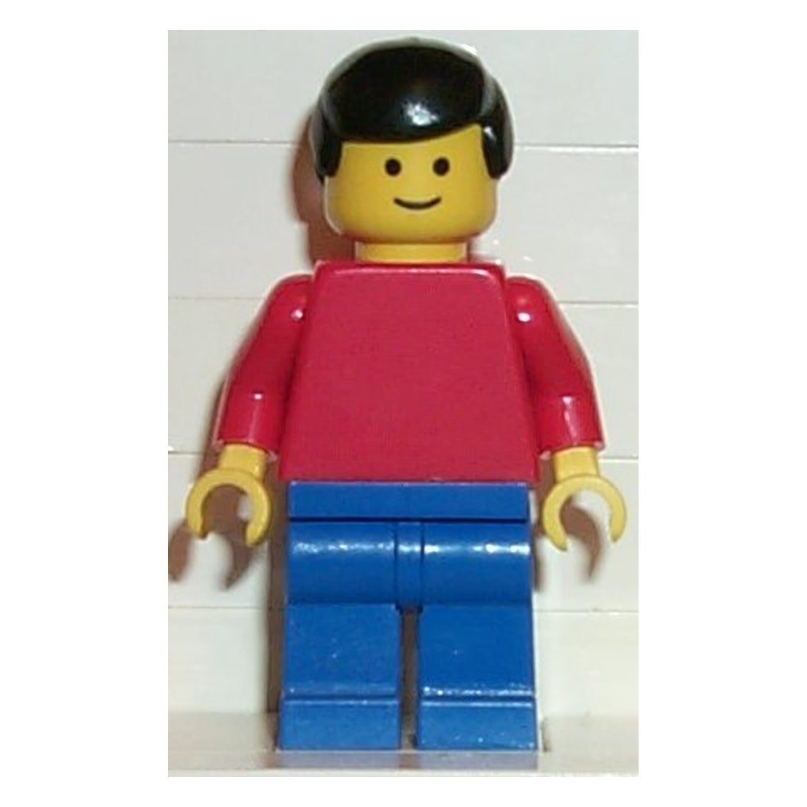LEGO Minifigur Plain Red Torso with Red Arms, Blue Legs, Black Male (pln050)
